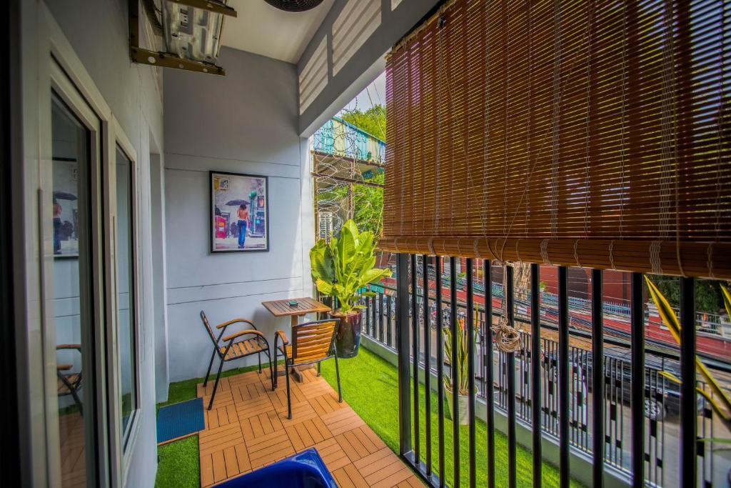 The Artist Residence Phnom Penh Exterior photo