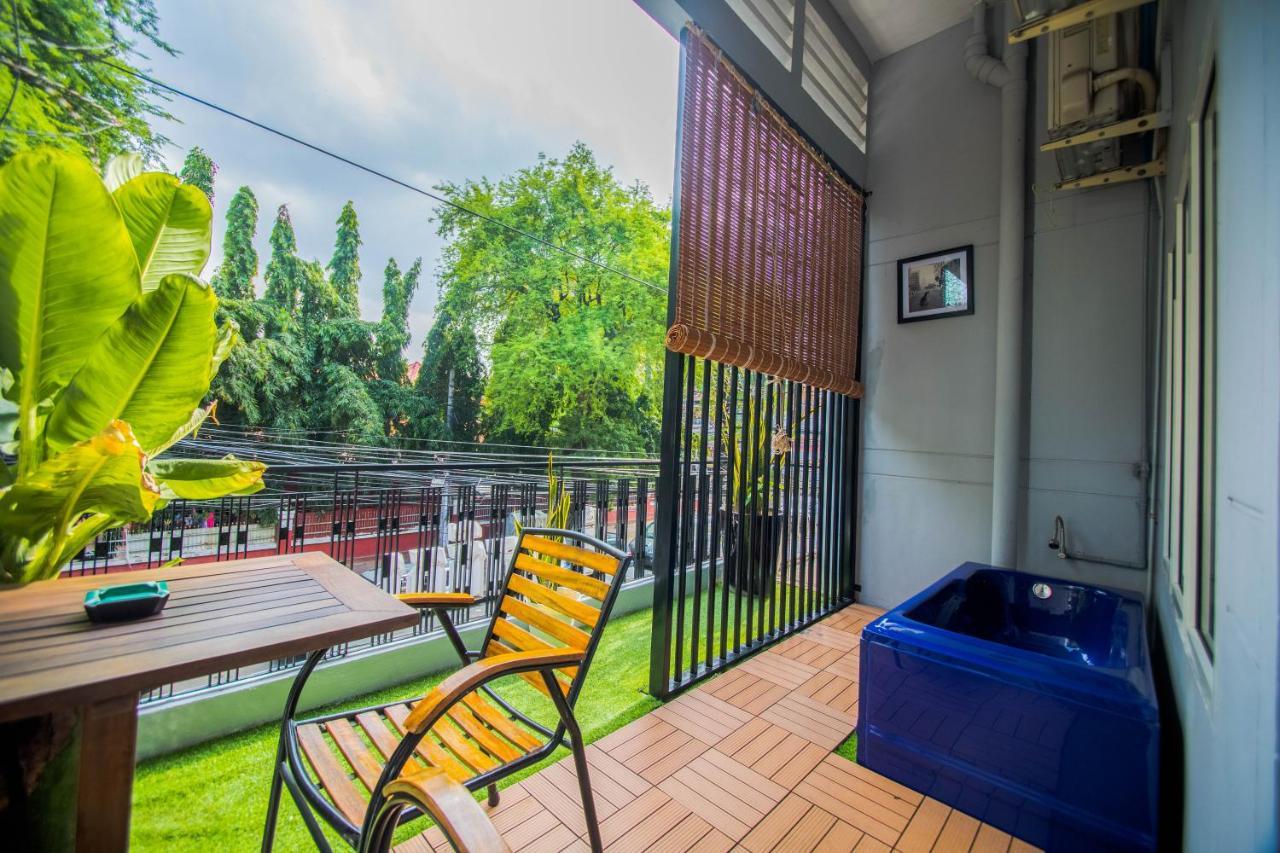 The Artist Residence Phnom Penh Exterior photo