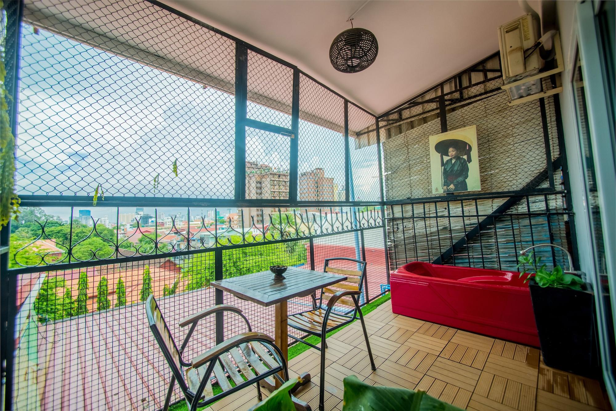 The Artist Residence Phnom Penh Exterior photo